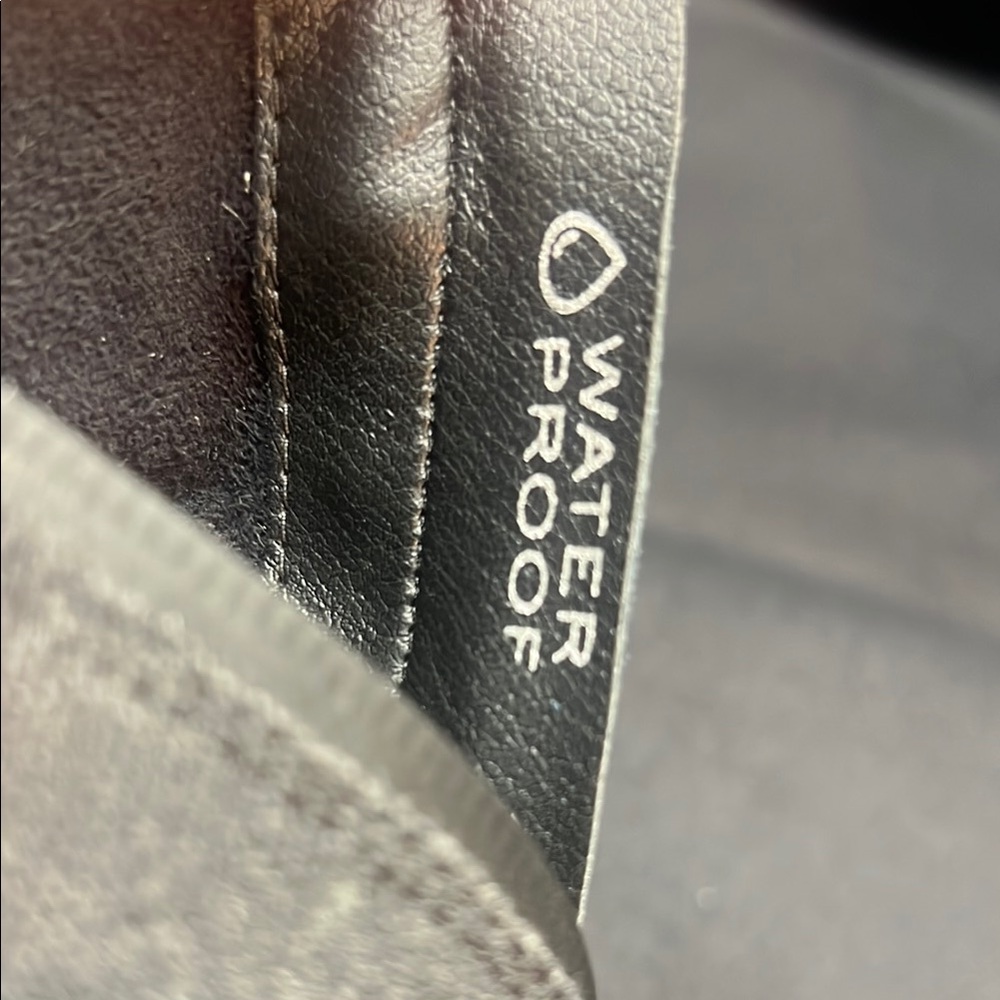Waterproof high top shoes - Picture 10 of 12